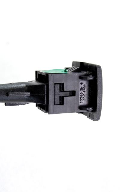 USB / AUX OEM N. A1178200315 ORIGINAL REZERVNI DEL MERCEDES CLA C117 X117 BER/SW (2013 - 2019) DIESEL LETNIK 2014