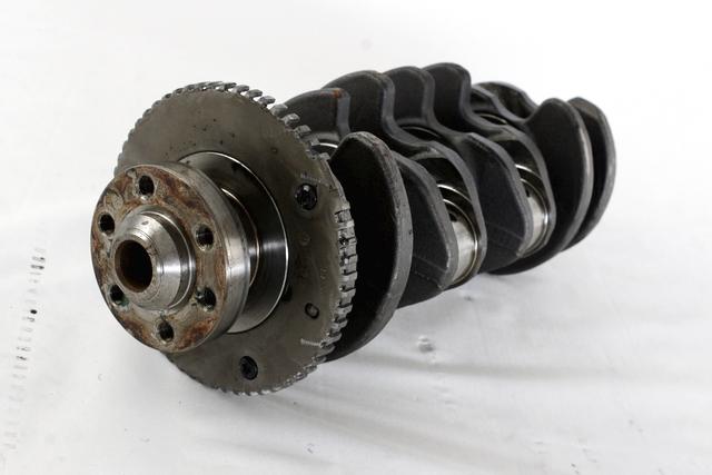 GRED MOTORJA OEM N. 038105021C ORIGINAL REZERVNI DEL VOLKSWAGEN NEW BEETLE 9C1 1C1 1Y7 (1999 - 2006) DIESEL LETNIK 2004