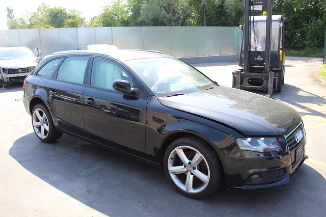 AUDI A4 B8 SW 2.0 D 105KW 6M 5P (2010) RICAMBI IN MAGAZZINO