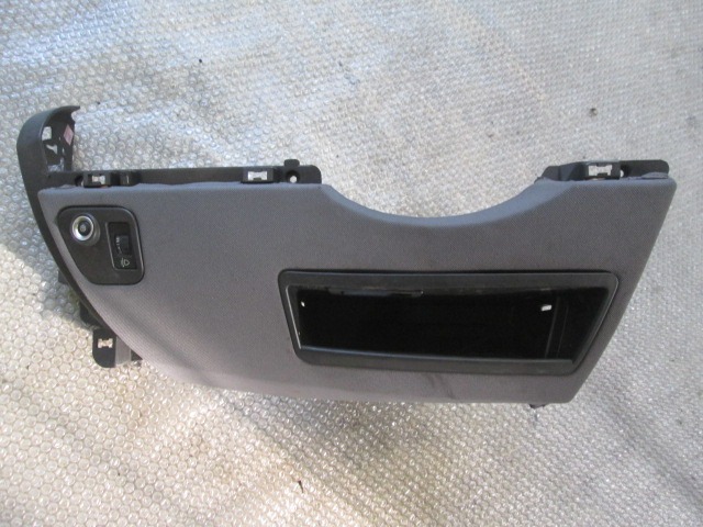SREDINSKA KONZOLA  OEM N. 8220XV ORIGINAL REZERVNI DEL PEUGEOT 807 E (2002 - 2008) DIESEL LETNIK 2002