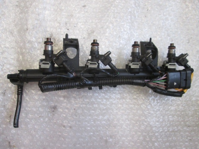 INJEKTORJI/BENCIN OEM N. 8200292590 ORIGINAL REZERVNI DEL RENAULT CLIO BR0//1 CR0/1 KR0/1 MK3 R (05/2009 - 2013) BENZINA LETNIK 2009