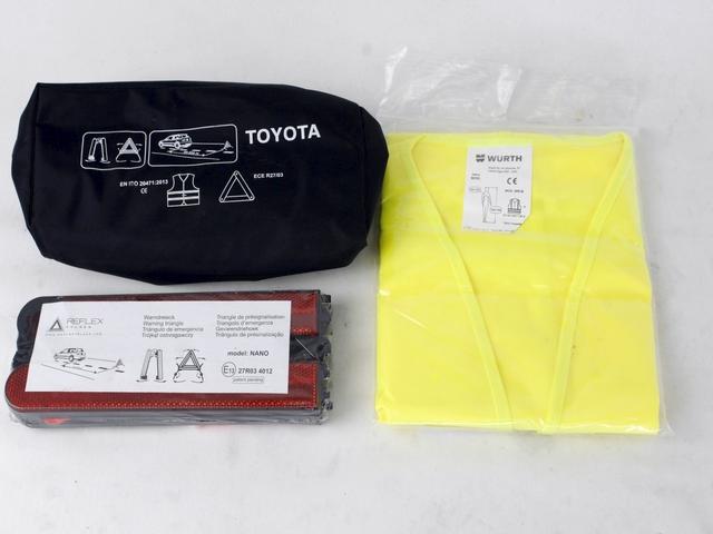 OPOZORILNI TRIKOTNIK / PRVA POMOC / CUSHION OEM N. 0 ORIGINAL REZERVNI DEL TOYOTA YARIS P13 MK3 R XP130 (2017 - 2019)BENZINA LETNIK 2018