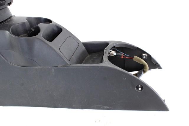 NASLON ZA ROKE/SREDINSKA KONZOLA OEM N. 84620-1D000 ORIGINAL REZERVNI DEL KIA CARENS UN MK3 (2006 - 2013) DIESEL LETNIK 2008