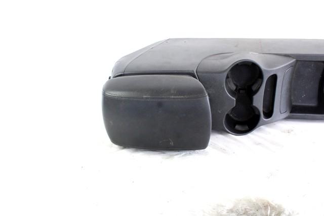 NASLON ZA ROKE/SREDINSKA KONZOLA OEM N. 84620-1D000 ORIGINAL REZERVNI DEL KIA CARENS UN MK3 (2006 - 2013) DIESEL LETNIK 2008