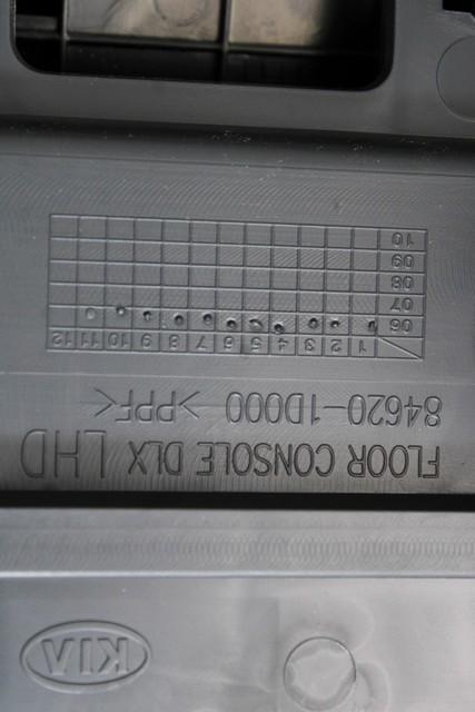 NASLON ZA ROKE/SREDINSKA KONZOLA OEM N. 84620-1D000 ORIGINAL REZERVNI DEL KIA CARENS UN MK3 (2006 - 2013) DIESEL LETNIK 2008