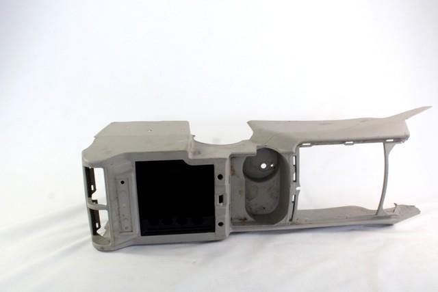PLASTIKA MED SEDEZI BREZ NASLONJALA ROK OEM N. 1BJ011D5AB ORIGINAL REZERVNI DEL JEEP COMMANDER XK XH (2005 - 2010) BENZINA LETNIK 2006