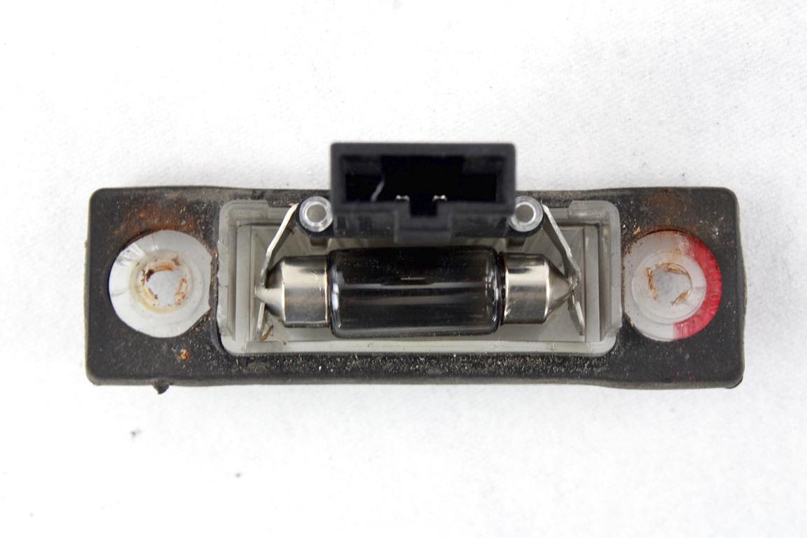 OSVETLITEV REGISTRSKE TABLICE  OEM N. 7M3943021A ORIGINAL REZERVNI DEL VOLKSWAGEN SHARAN 7M8 7M9 7M6 R1 (2000 - 2004)DIESEL LETNIK 2002