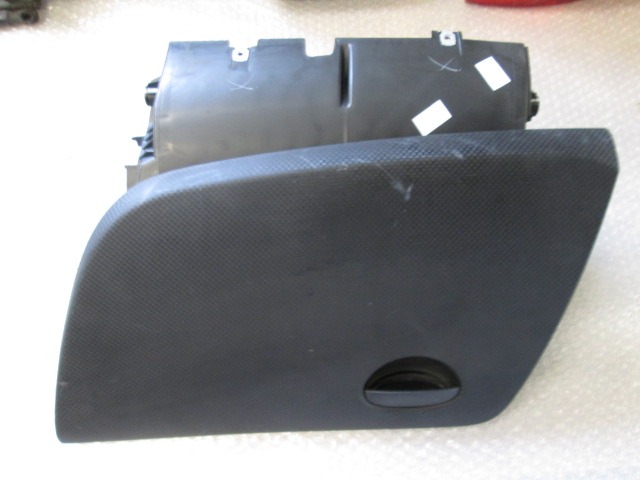PREDAL ZA DOKUMENTE OEM N. 5P1587095 ORIGINAL REZERVNI DEL SEAT ALTEA XL 5P5 (2007 - 02/2009) BENZINA/GPL LETNIK 2008
