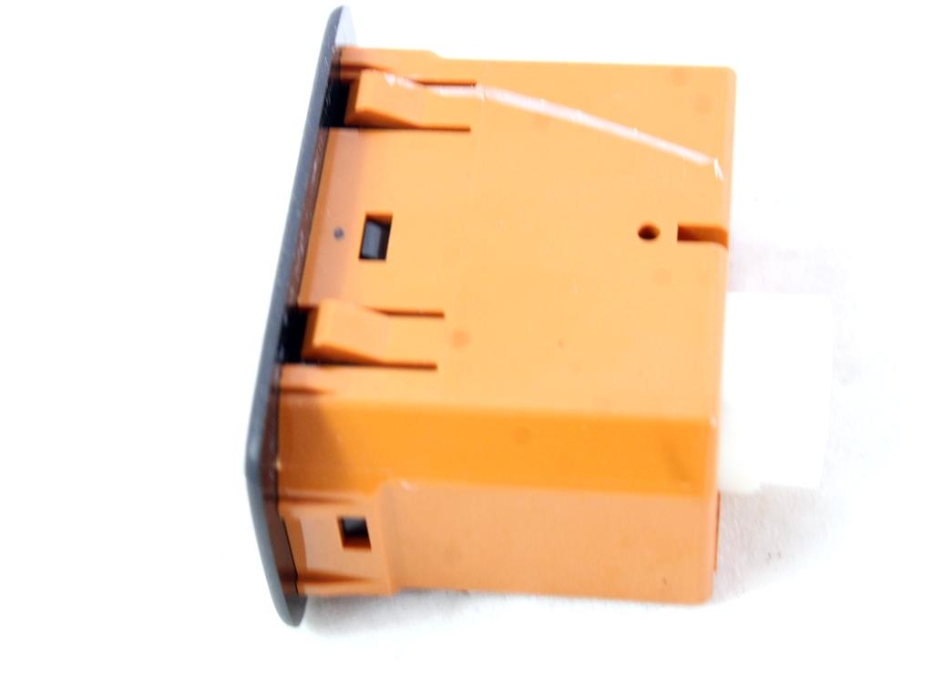 USB / AUX OEM N. 86257AL220 ORIGINAL REZERVNI DEL SUBARU XV MK2 GT (DAL 2017)BENZINA LETNIK 2019