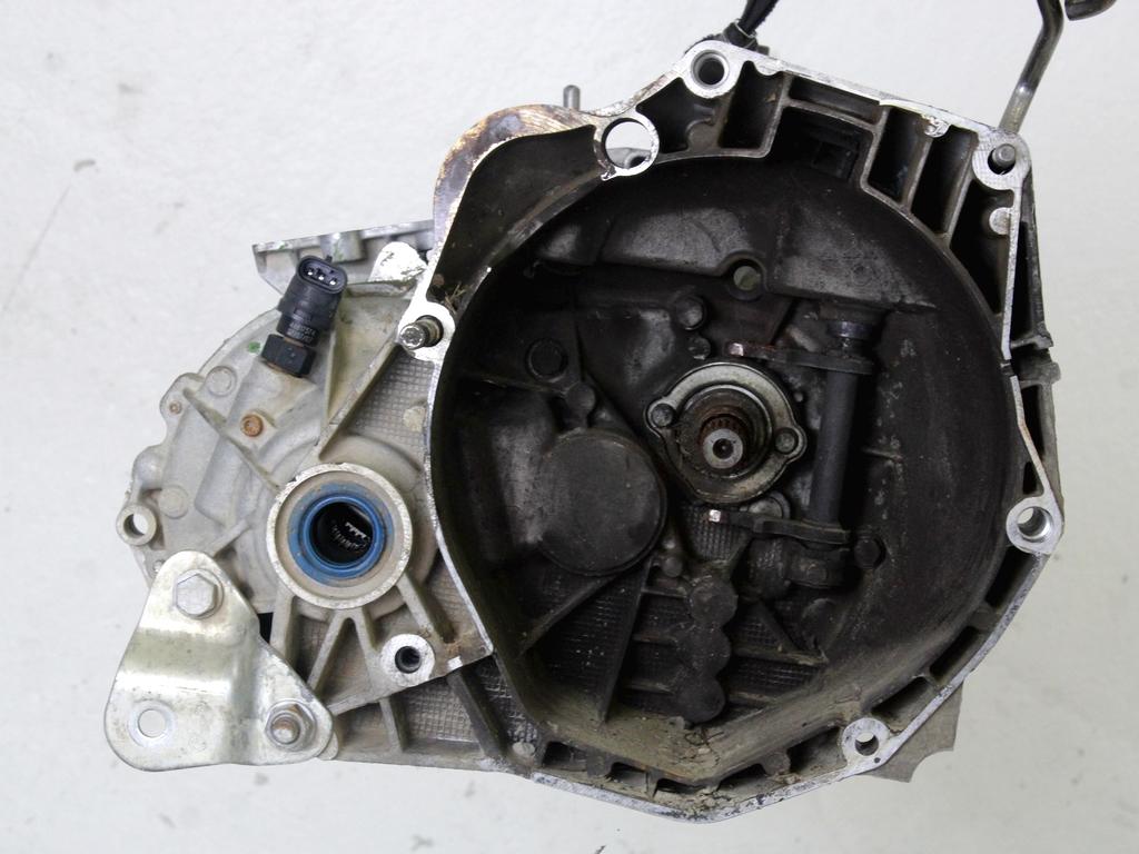 ROCNI MENJALNIK OEM N. 55201205 CAMBIO MECCANICO ORIGINAL REZERVNI DEL FIAT DOBLO 223 MK1 R (2005 - 2009) DIESEL LETNIK 2008