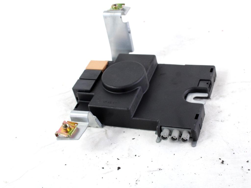 OJACEVALEC / ANTENA OEM N. 8P3035225 ORIGINAL REZERVNI DEL AUDI A3 MK2 8P 8PA 8P1 (2003 - 2008)DIESEL LETNIK 2005