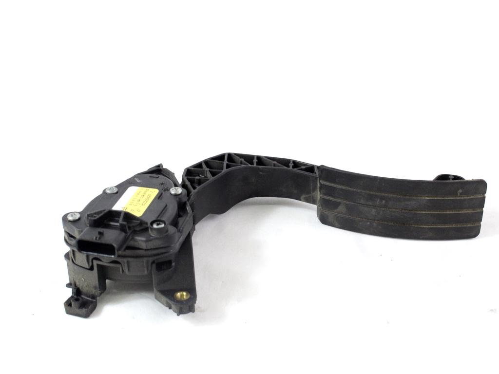 PEDALI OEM N. 180026342R ORIGINAL REZERVNI DEL DACIA SANDERO / SANDERO STEPWAY MK2 (2012 - 2016) BENZINA/GPL LETNIK 2015