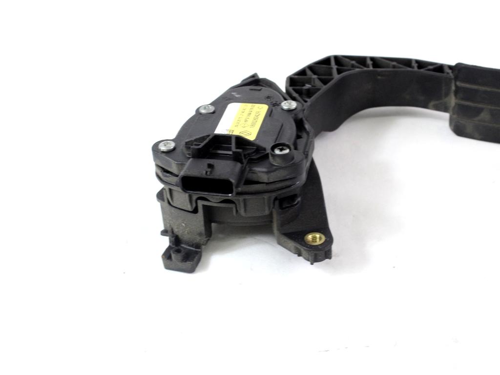 PEDALI OEM N. 180026342R ORIGINAL REZERVNI DEL DACIA SANDERO / SANDERO STEPWAY MK2 (2012 - 2016) BENZINA/GPL LETNIK 2015