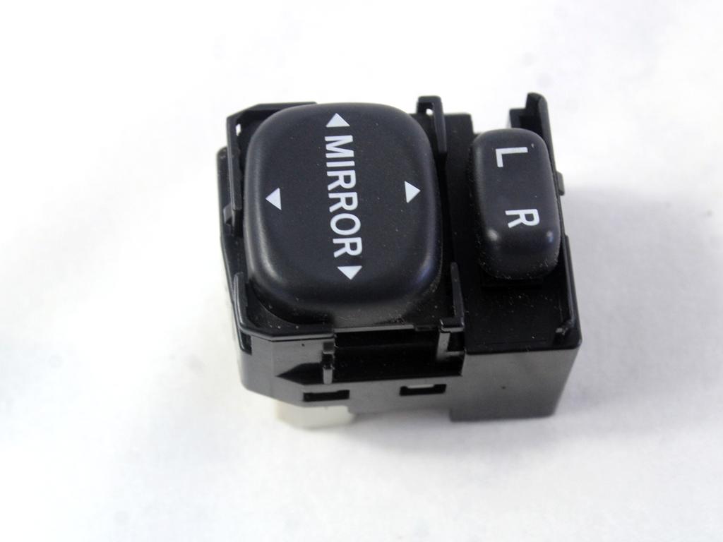 STIKALA ELEKTRICNIH OGLEDAL  OEM N. 8487202050 ORIGINAL REZERVNI DEL TOYOTA COROLLA E12 (2000 - 2006) DIESEL LETNIK 2005