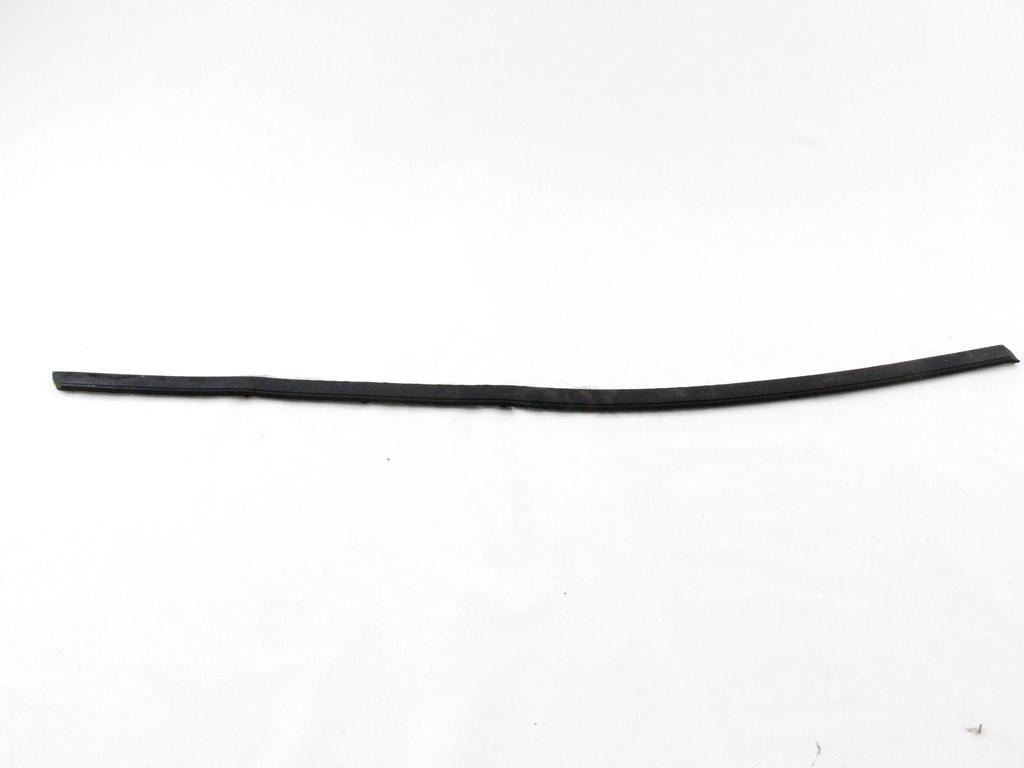 ZUNANJI PROFILI IN LETVE OEM N. 95633438 ORIGINAL REZERVNI DEL CITROEN BX (1987 - 1993)BENZINA LETNIK 1987