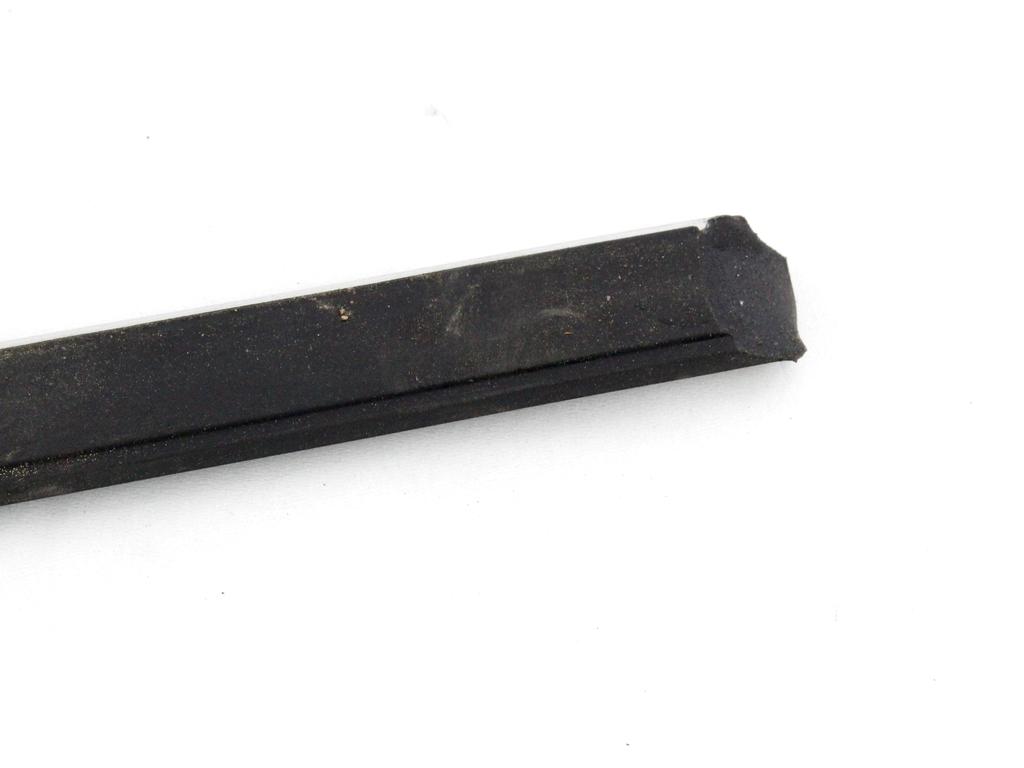 ZUNANJI PROFILI IN LETVE OEM N. 95633438 ORIGINAL REZERVNI DEL CITROEN BX (1987 - 1993)BENZINA LETNIK 1987