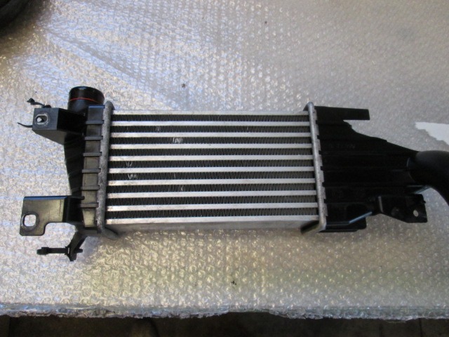 HLADILNIK INTERCOOLER OEM N. 13128926 ORIGINAL REZERVNI DEL OPEL ASTRA H A04 L48,L08,L35,L67 5P/3P/SW (2004 - 2007) DIESEL LETNIK 2005