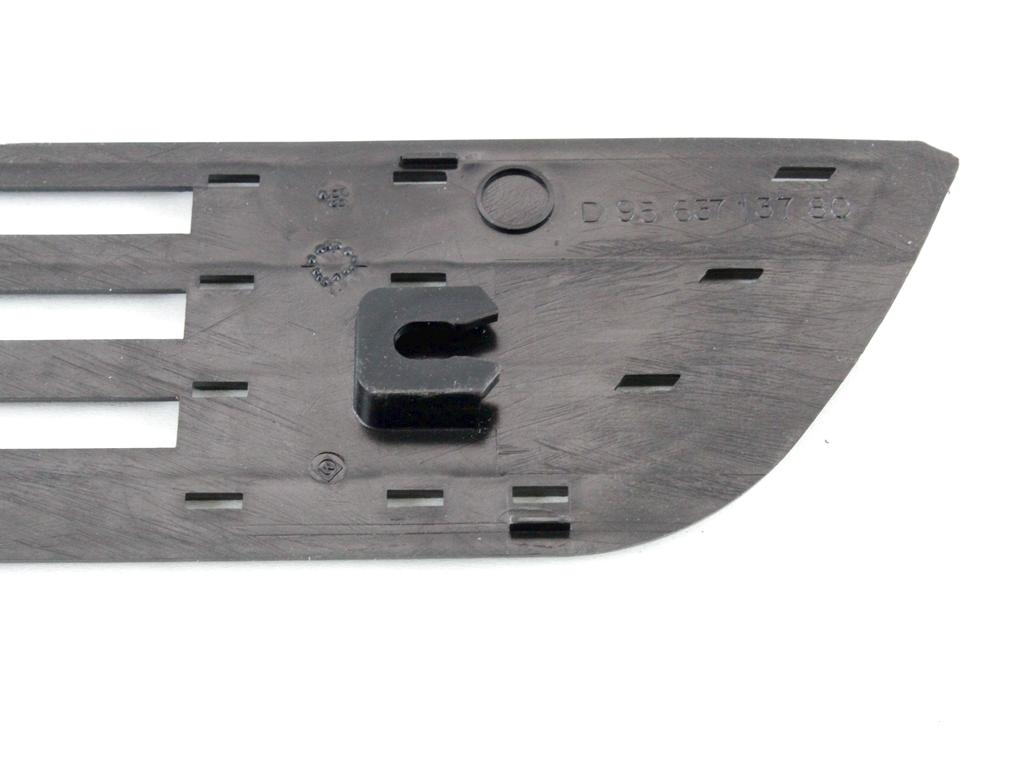ZUNANJI PROFILI IN LETVE OEM N. 95637137 ORIGINAL REZERVNI DEL CITROEN BX (1987 - 1993)BENZINA LETNIK 1987