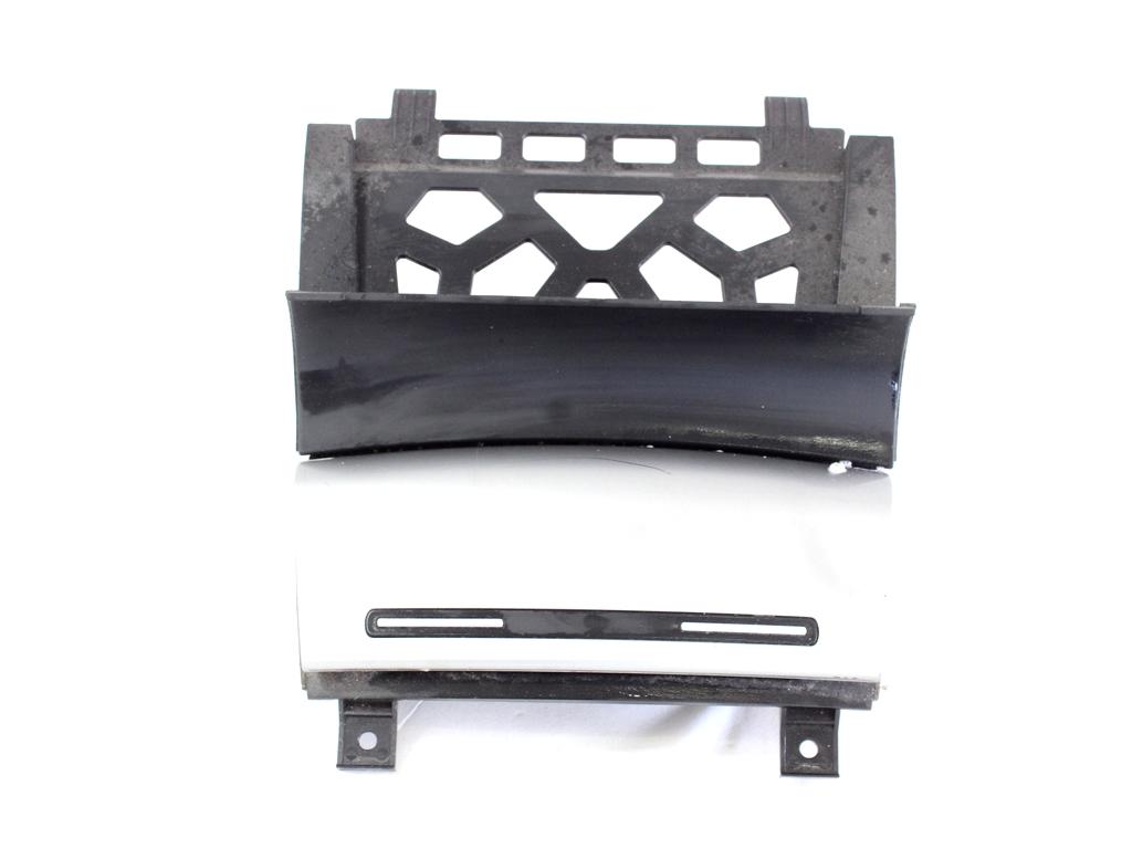 PEPELNIK / DRZALA ZA PIJACO OEM N. 8P0857951 ORIGINAL REZERVNI DEL AUDI A3 MK2R 8P 8PA 8P1 8P7 (2008 - 2012)BENZINA LETNIK 2009