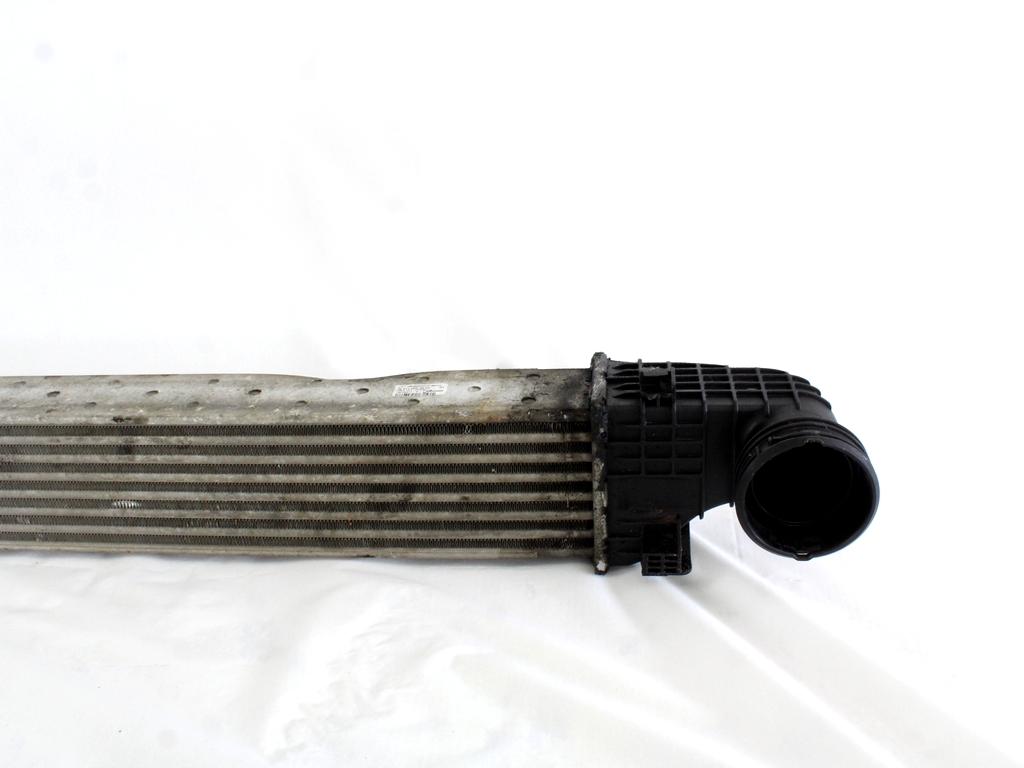 HLADILNIK INTERCOOLER OEM N. A2115003902 ORIGINAL REZERVNI DEL MERCEDES CLASSE CLS C219 BER (2004 - 2010)DIESEL LETNIK 2008