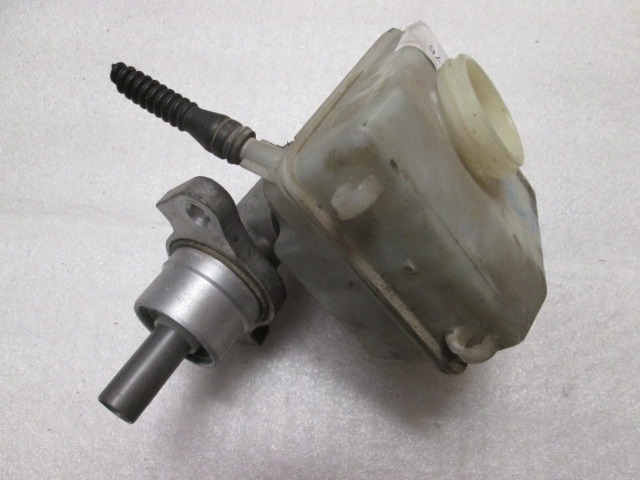 ZAVORNI CILINDER OEM N. 93179178 ORIGINAL REZERVNI DEL OPEL ASTRA H A04 L48,L08,L35,L67 5P/3P/SW (2004 - 2007) DIESEL LETNIK 2005