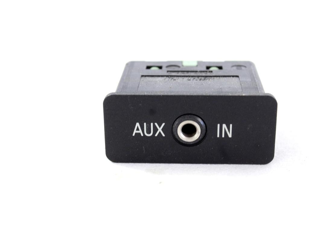 USB / AUX OEM N. 61316986791 ORIGINAL REZERVNI DEL BMW SERIE 5 E60 E61 (2003 - 2010) DIESEL LETNIK 2008