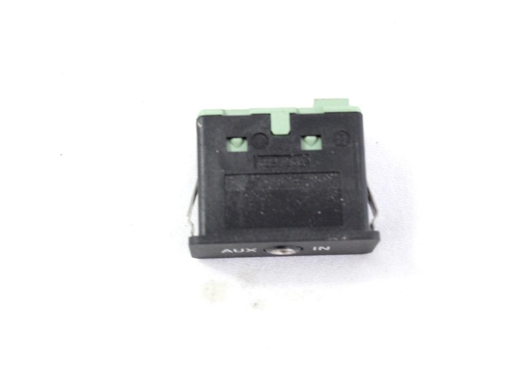 USB / AUX OEM N. 61316986791 ORIGINAL REZERVNI DEL BMW SERIE 5 E60 E61 (2003 - 2010) DIESEL LETNIK 2008