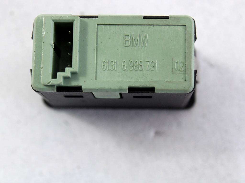 USB / AUX OEM N. 61316986791 ORIGINAL REZERVNI DEL BMW SERIE 5 E60 E61 (2003 - 2010) DIESEL LETNIK 2008