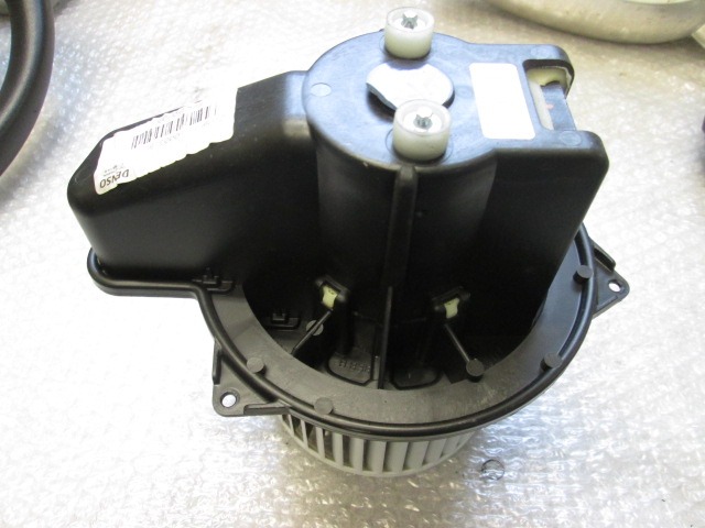 VENTILATOR  KABINE  OEM N. 77366917 ORIGINAL REZERVNI DEL FIAT PANDA 319 (DAL 2011) BENZINA/METANO LETNIK 2012