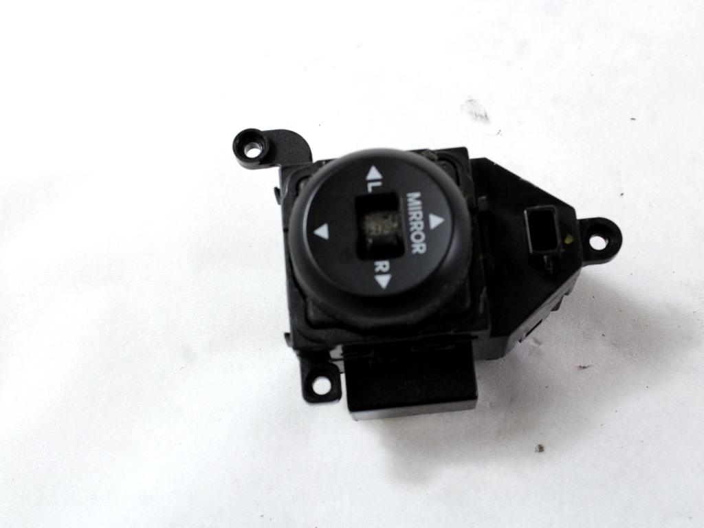 STIKALA ELEKTRICNIH OGLEDAL  OEM N. 935402L000 ORIGINAL REZERVNI DEL HYUNDAI I30 FD MK1 (2007 - 2011)DIESEL LETNIK 2011