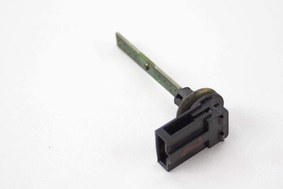 TEMPERATURNI SENZORJI / AC OEM N. 4B0820539 ORIGINAL REZERVNI DEL AUDI A6 C5 4B 4B5 4B2 BER/SW (1997 - 2001) DIESEL LETNIK 1999