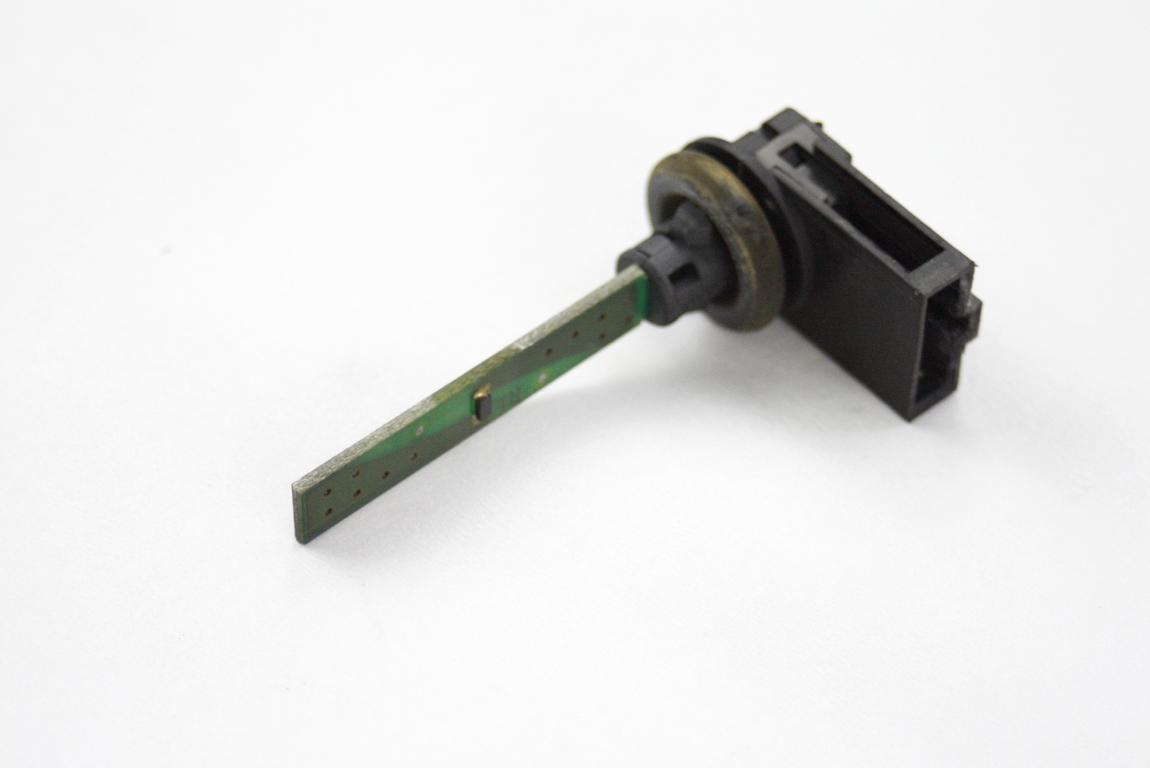 TEMPERATURNI SENZORJI / AC OEM N. 4B0820539 ORIGINAL REZERVNI DEL AUDI A6 C5 4B 4B5 4B2 BER/SW (1997 - 2001) DIESEL LETNIK 1999