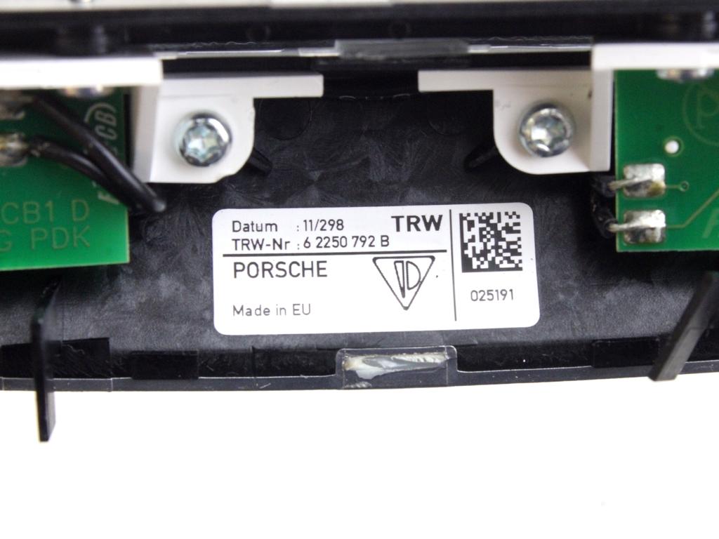 MONTA?NI DELI /  ARMATURNE PLOSCE SPODNJI OEM N. 62250792B ORIGINAL REZERVNI DEL PORSCHE 911 991 (2012 - 2015)BENZINA LETNIK 2013