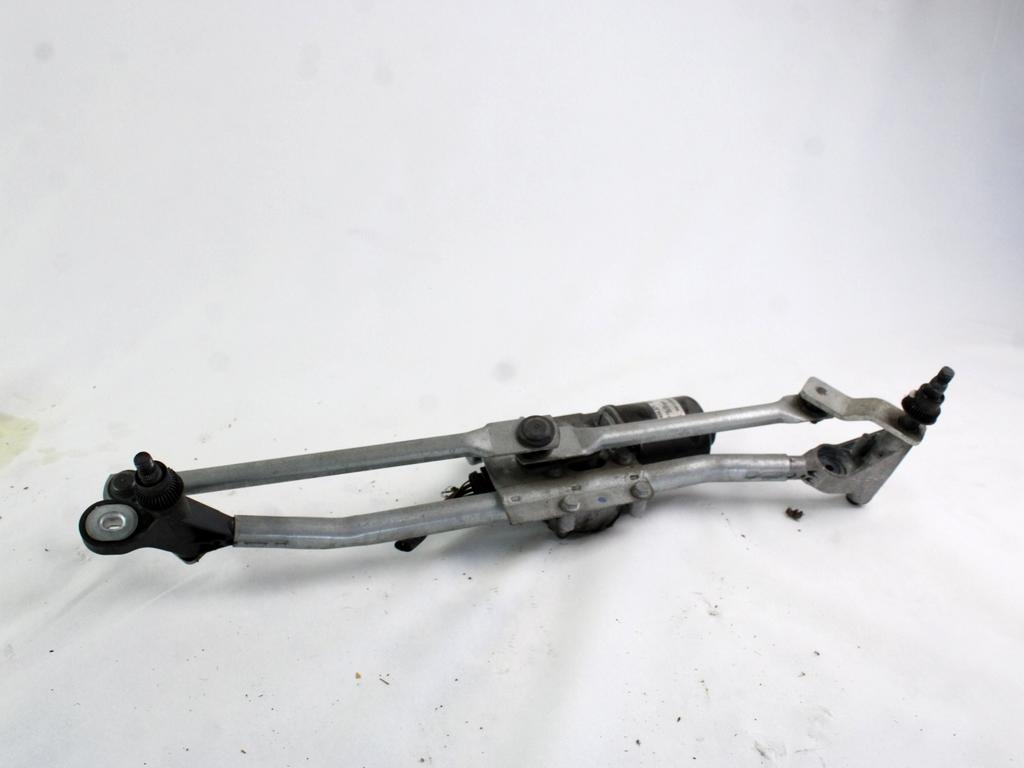 MOTORCEK PREDNJIH BRISALCEV OEM N. 6925706 ORIGINAL REZERVNI DEL BMW SERIE 1 BER/COUPE/CABRIO E81/E82/E87/E88 (2003 - 2007) BENZINA LETNIK 2004