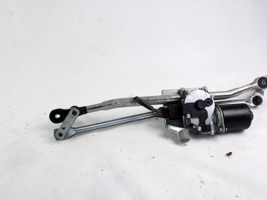 MOTORCEK PREDNJIH BRISALCEV OEM N. 6925706 ORIGINAL REZERVNI DEL BMW SERIE 1 BER/COUPE/CABRIO E81/E82/E87/E88 (2003 - 2007) BENZINA LETNIK 2004