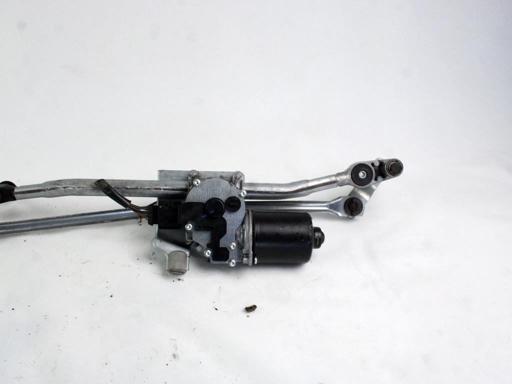 MOTORCEK PREDNJIH BRISALCEV OEM N. 6925706 ORIGINAL REZERVNI DEL BMW SERIE 1 BER/COUPE/CABRIO E81/E82/E87/E88 (2003 - 2007) BENZINA LETNIK 2004