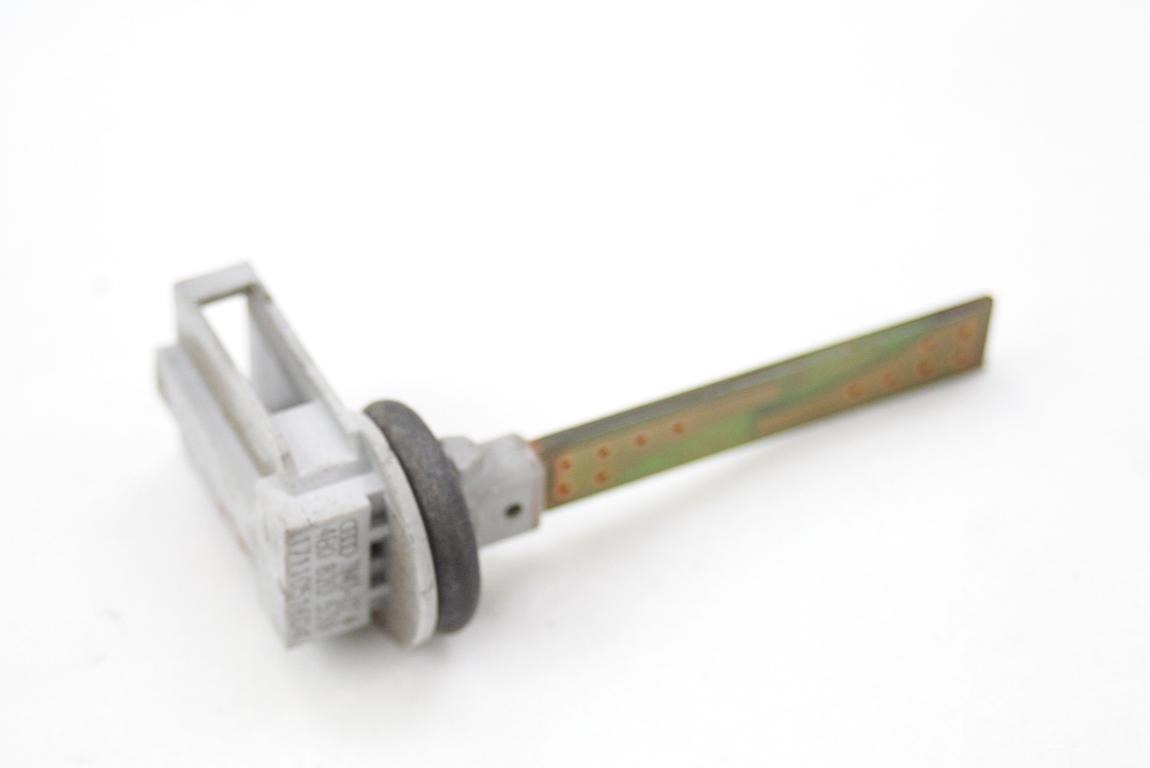 TEMPERATURNI SENZORJI / AC OEM N. 4B0820539 ORIGINAL REZERVNI DEL VOLKSWAGEN TOURAN 1T1 MK1 (2003 - 11/2006) DIESEL LETNIK 2007