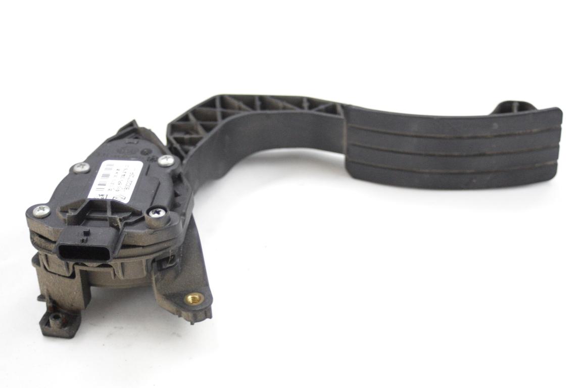 PEDALI OEM N. 180022703R ORIGINAL REZERVNI DEL DACIA SANDERO / SANDERO STEPWAY MK2 (2012 - 2016) DIESEL LETNIK 2014