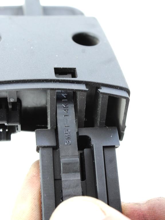 MULTIFUNKCIJSKI VOLAN OEM N. 3M5T-14K147-AD ORIGINAL REZERVNI DEL FORD FOCUS CMAX DM2 MK1 R (04/2007 - 2010) DIESEL LETNIK 2006
