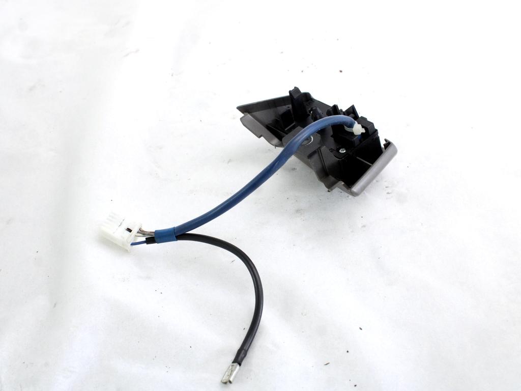MULTIFUNKCIJSKI VOLAN OEM N. 8424752060B1 ORIGINAL REZERVNI DEL TOYOTA YARIS P9 MK2 R (2009 - 2011)BENZINA LETNIK 2010