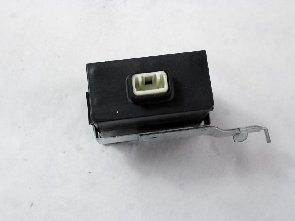 CENTRALNO ZAKLEPANJE OEM N. 897410D031 ORIGINAL REZERVNI DEL TOYOTA YARIS P9 MK2 R (2009 - 2011)BENZINA LETNIK 2010