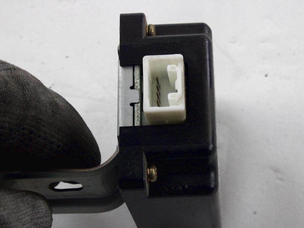 CENTRALNO ZAKLEPANJE OEM N. 89741-52021 ORIGINAL REZERVNI DEL TOYOTA YARIS VERSO XP20 (1999 - 2005)DIESEL LETNIK 2004