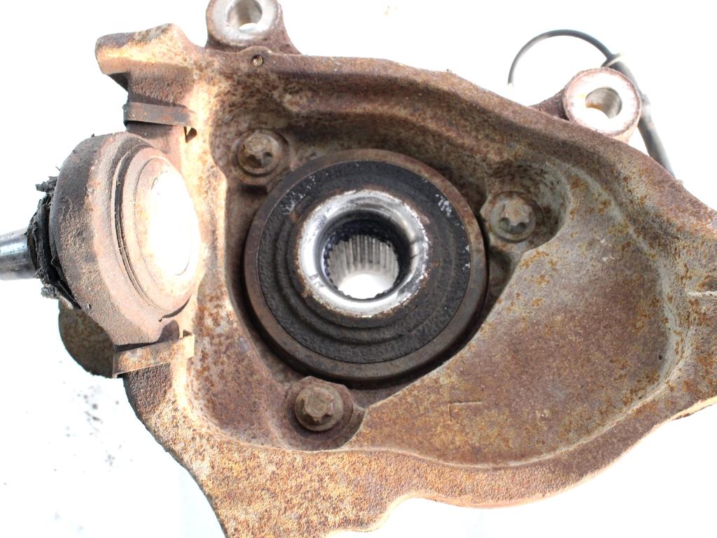 LEVI VRTLJIVI LEZAJ / PESTO KOLESA Z LEZAJEM SPREDAJ OEM N. 52088653AE ORIGINAL REZERVNI DEL JEEP CHEROKEE MK3 KJ (2001 - 2005) DIESEL LETNIK 2002