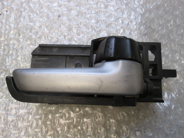 NOTRANJA KLJUKA  OEM N. 8311062J30BWL ORIGINAL REZERVNI DEL SUZUKI SPLASH EX (03-2008/05-2012)DIESEL LETNIK 2009