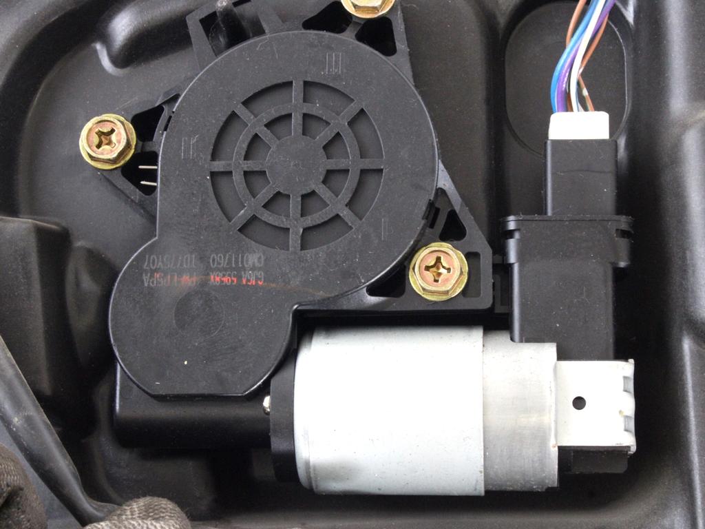MEHANIZEM DVIGA ZADNJIH STEKEL  OEM N. 17876 SISTEMA ALZACRISTALLO PORTA POSTERIORE ELETT ORIGINAL REZERVNI DEL MAZDA 3 MK1 BK (2003 - 2009)DIESEL LETNIK 2005
