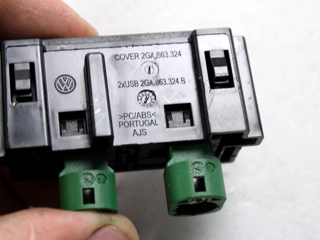 USB / AUX OEM N. 2GA863324B ORIGINAL REZERVNI DEL VOLKSWAGEN T-ROC A11 (DAL 2017)  DIESEL LETNIK 2020
