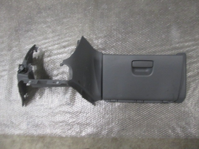 PREDAL ZA DOKUMENTE OEM N. 05009029AA ORIGINAL REZERVNI DEL CHRYSLER VOYAGER/GRAN VOYAGER RG RS MK4 (2001 - 2007) DIESEL LETNIK 2008