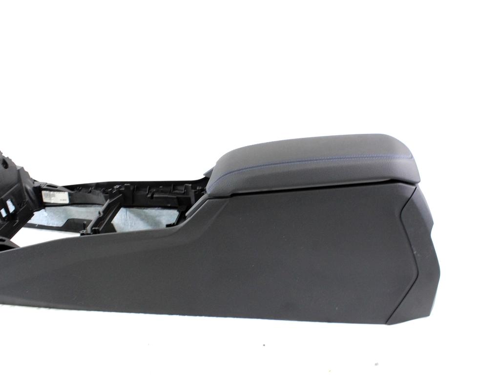 NASLON ZA ROKE/SREDINSKA KONZOLA OEM N. 51169460092 ORIGINAL REZERVNI DEL BMW SERIE 1 BERLINA F40 (DAL 2019)DIESEL LETNIK 2022
