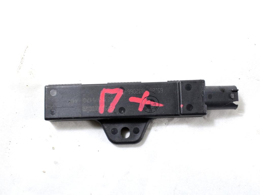 OJACEVALEC / ANTENA OEM N. 65206832066 ORIGINAL REZERVNI DEL BMW SERIE 1 BERLINA F40 (DAL 2019)DIESEL LETNIK 2022