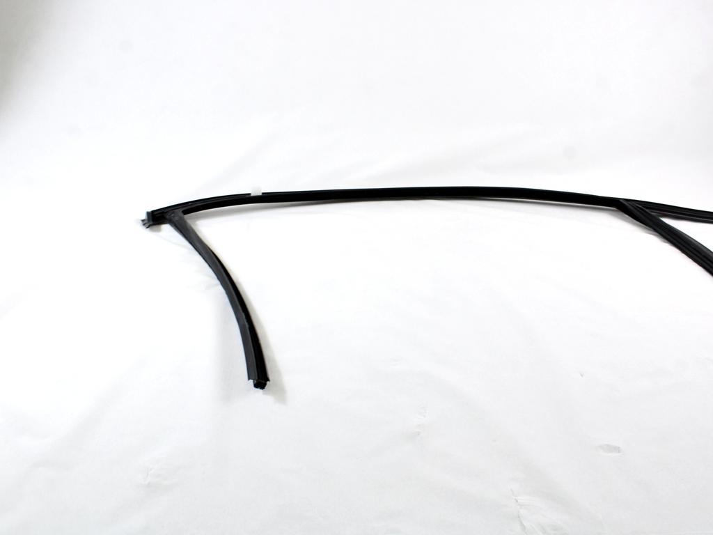 TESNILA VRAT IN STEKEL OEM N. 51337452347 ORIGINAL REZERVNI DEL BMW SERIE 1 BERLINA F40 (DAL 2019)DIESEL LETNIK 2022